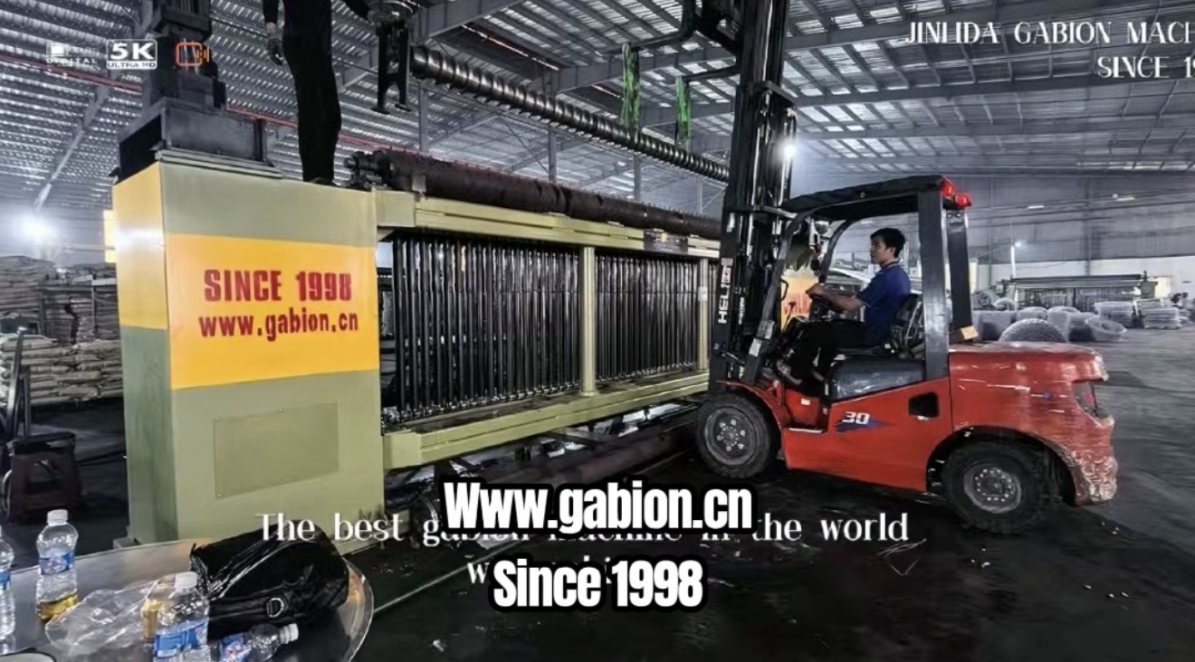 Blog công ty mới nhất về Nhu cầu gia tăng toàn cầu về lưới Gabion: Làm thế nào JINLIDA giúp các nhà sản xuất đạt được sản xuất ổn định tốc độ cao