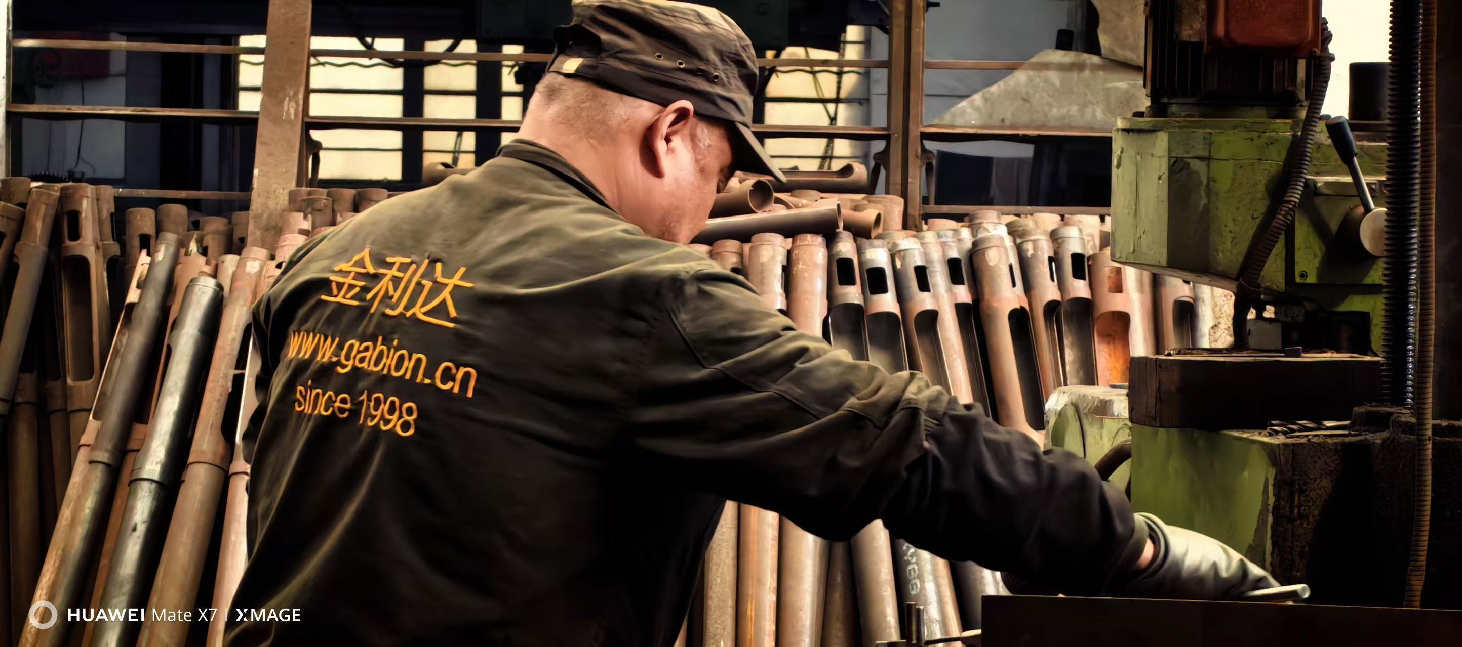 Blog công ty mới nhất về Kể từ năm 1998: JINLIDA là nhà sản xuất nguồn của máy Gabion CNC cho sản xuất lưới sợi toàn cầu