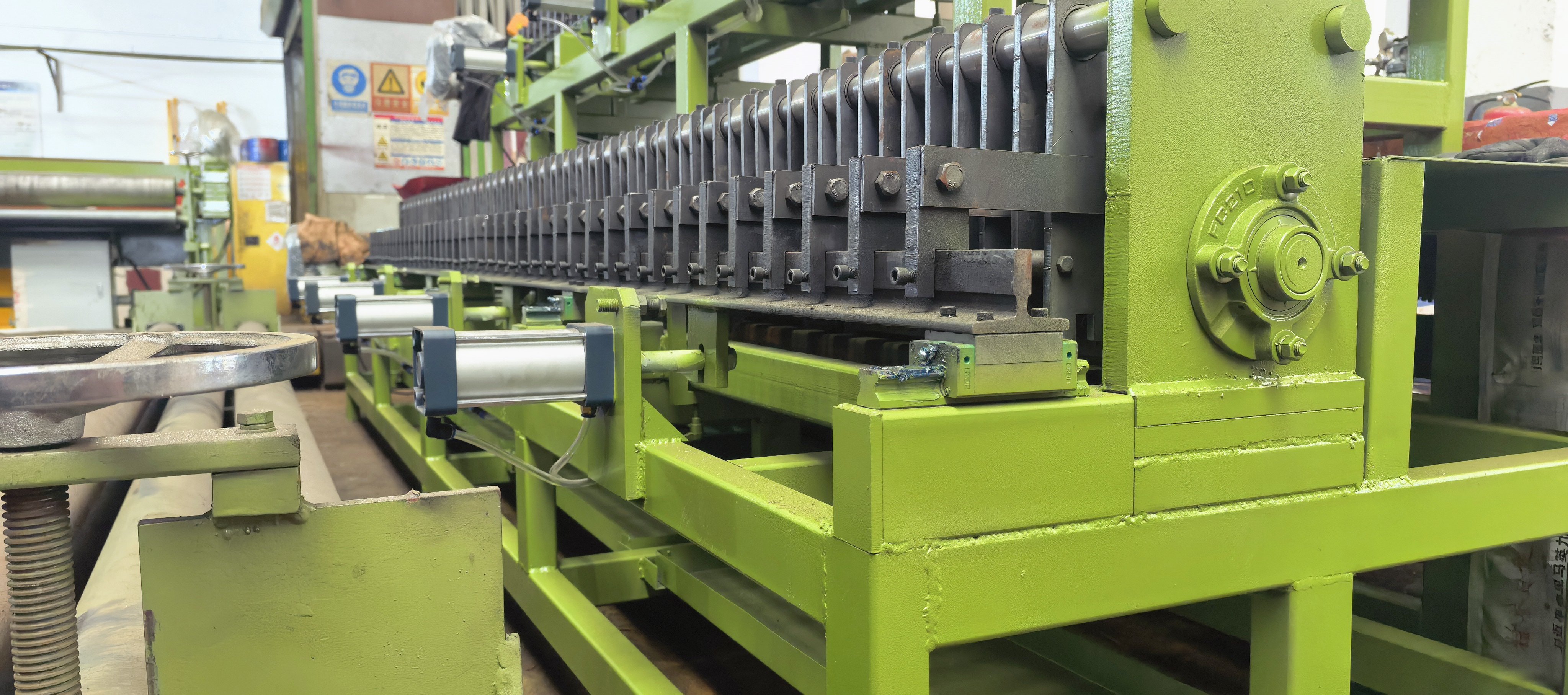 Blog công ty mới nhất về Why Edge Winding Matters: The Benefits of a Reliable Gabion Basket Edge Winding Machine